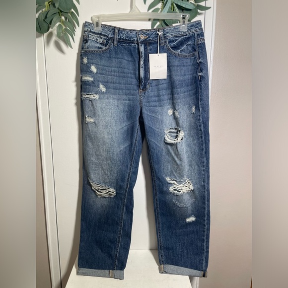 NWT!! Women’s KanCan Relaxed Fit Mid-rise Boyfriend Jean Size 13/30 - Picture 1 of 5